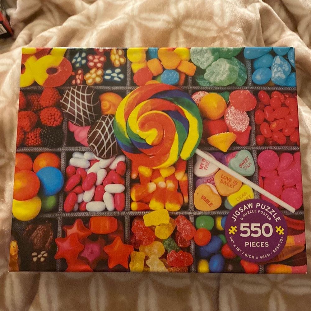 New in Box 550 piece Jigsaw Puzzle & Puzzle Poster